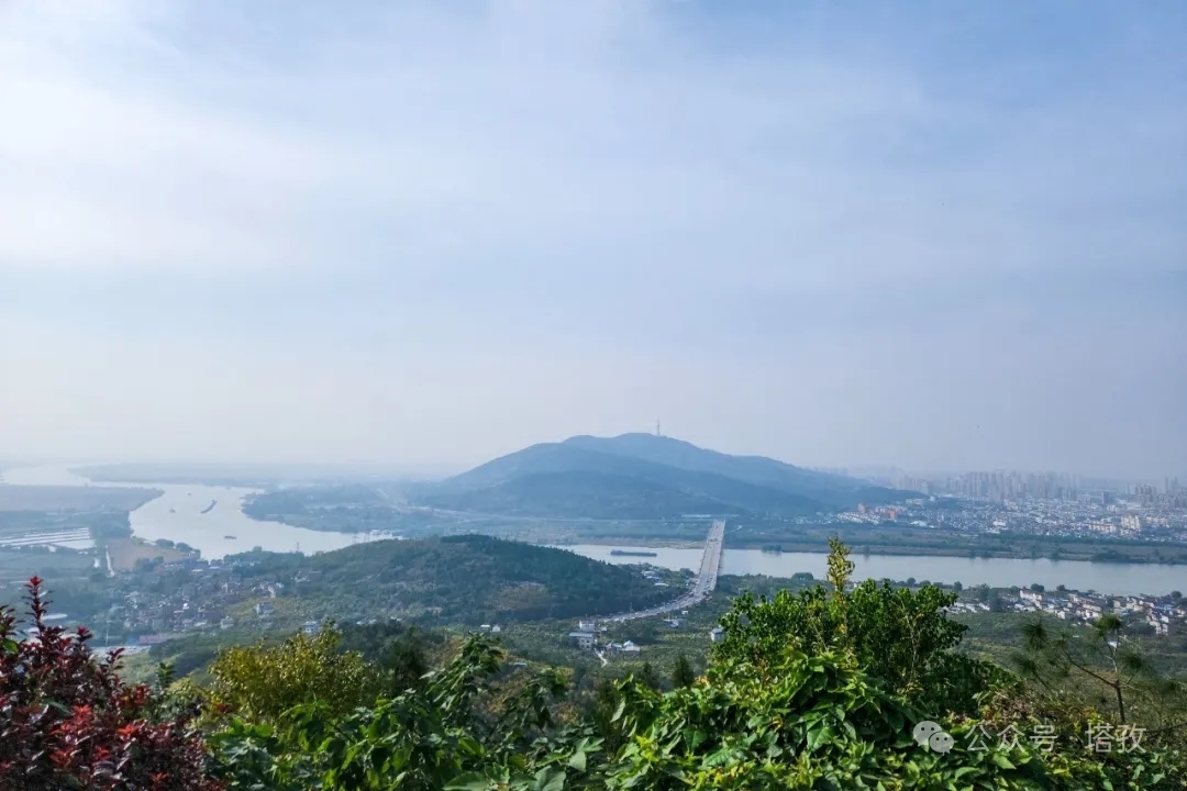 3-登山遠眺.jpg